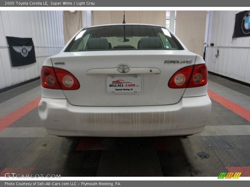 Super White / Light Gray 2005 Toyota Corolla LE