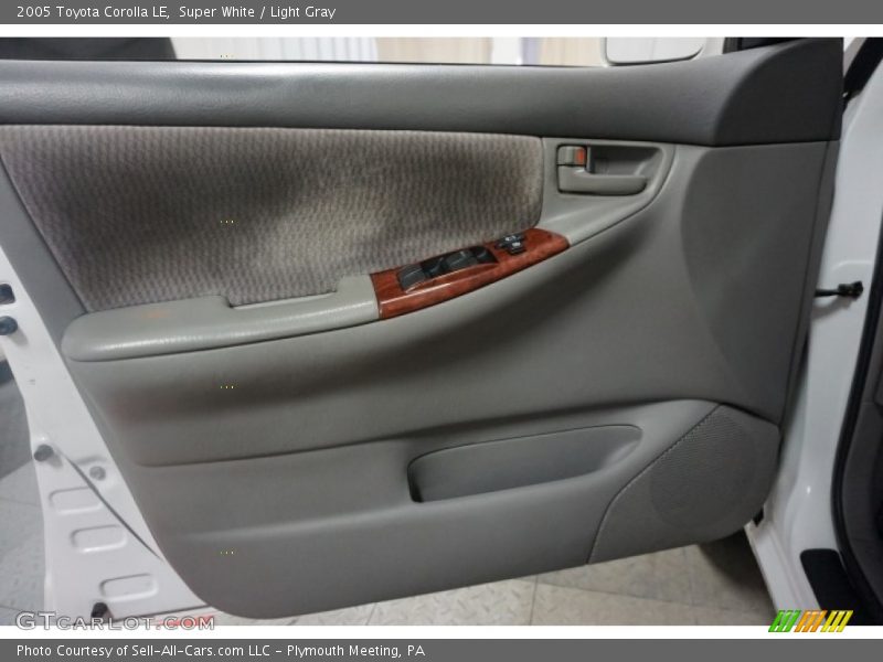 Super White / Light Gray 2005 Toyota Corolla LE