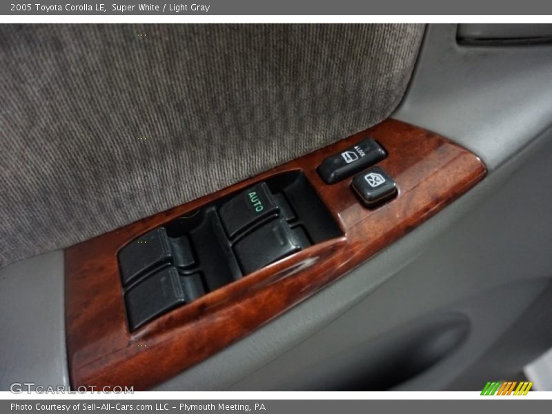 Super White / Light Gray 2005 Toyota Corolla LE