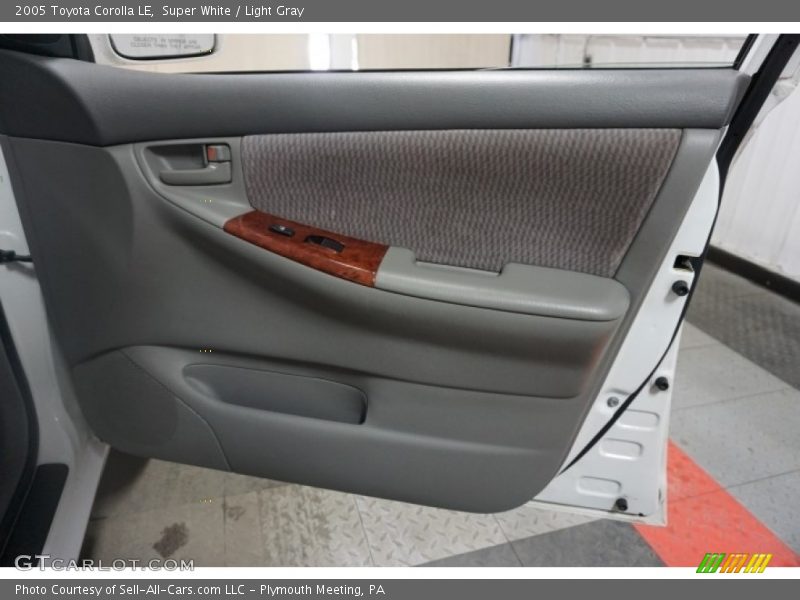 Super White / Light Gray 2005 Toyota Corolla LE