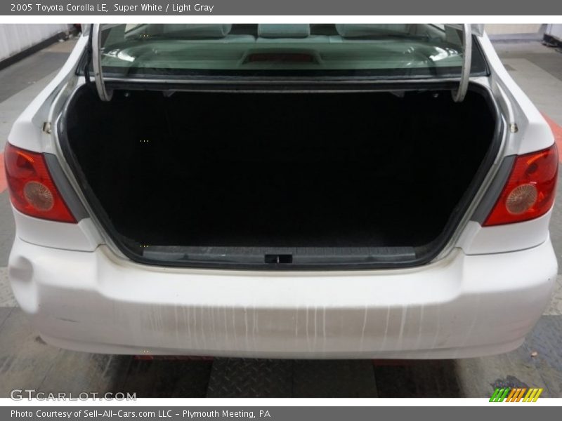 Super White / Light Gray 2005 Toyota Corolla LE