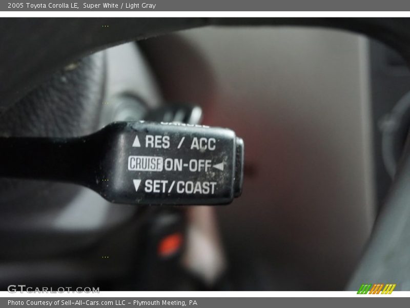 Super White / Light Gray 2005 Toyota Corolla LE