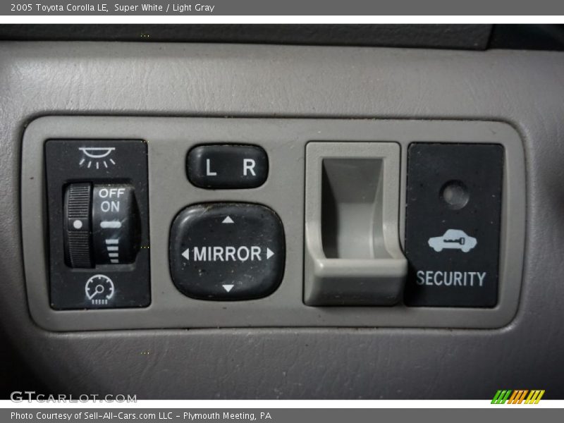 Super White / Light Gray 2005 Toyota Corolla LE