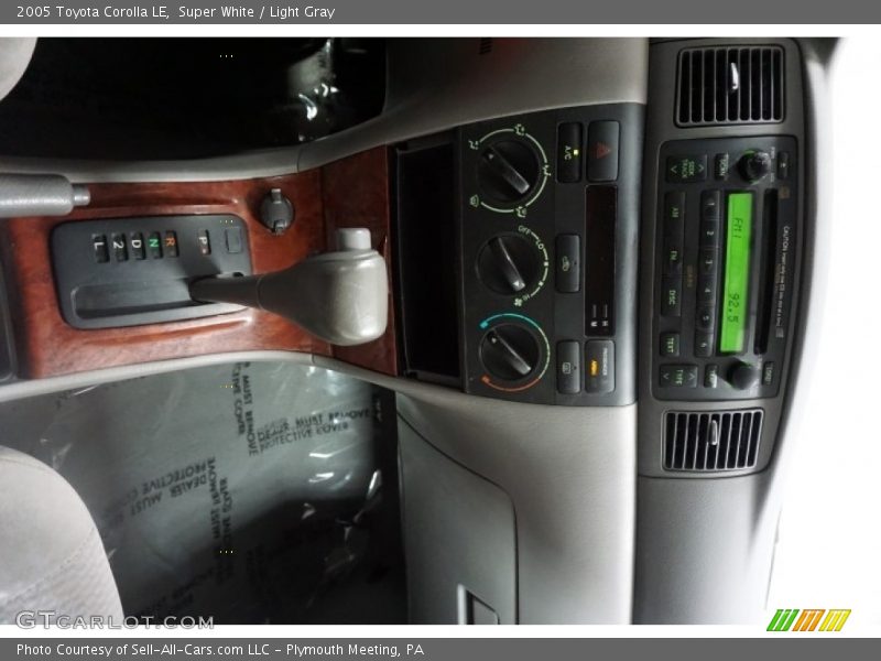 Super White / Light Gray 2005 Toyota Corolla LE
