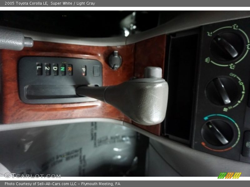 Super White / Light Gray 2005 Toyota Corolla LE