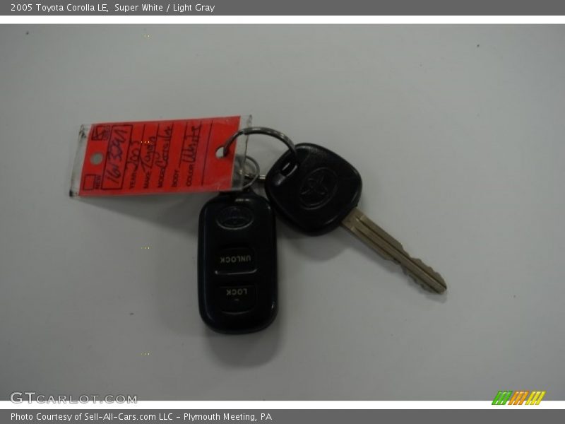 Super White / Light Gray 2005 Toyota Corolla LE
