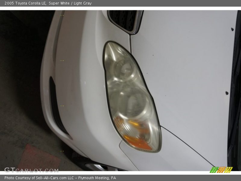 Super White / Light Gray 2005 Toyota Corolla LE