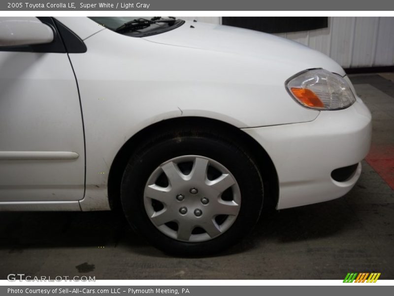 Super White / Light Gray 2005 Toyota Corolla LE