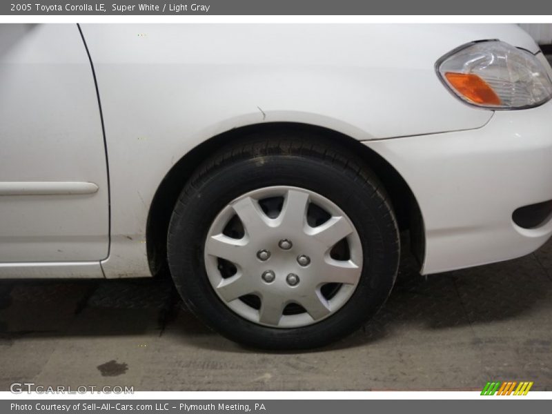 Super White / Light Gray 2005 Toyota Corolla LE