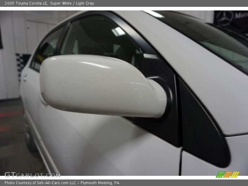 Super White / Light Gray 2005 Toyota Corolla LE