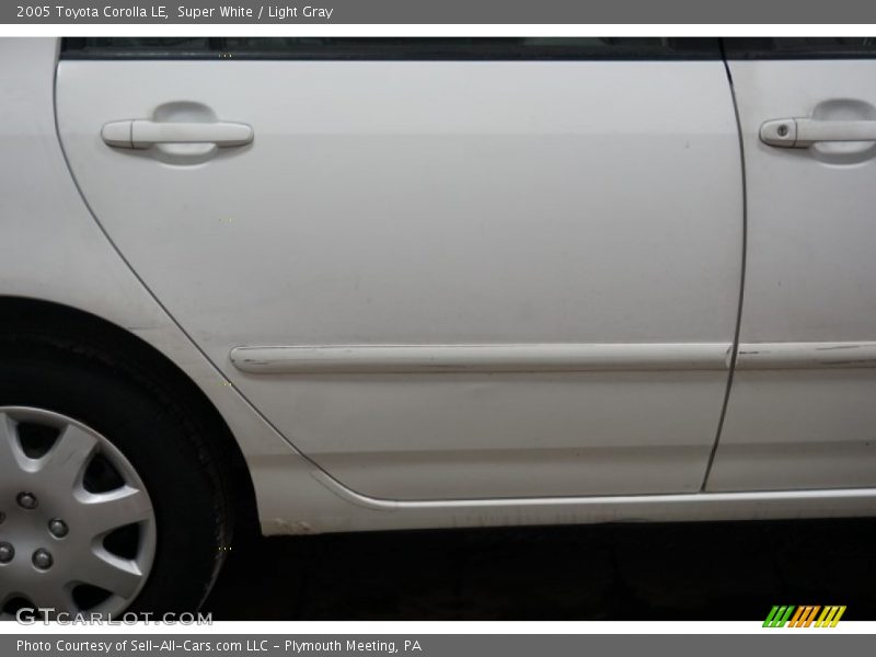 Super White / Light Gray 2005 Toyota Corolla LE