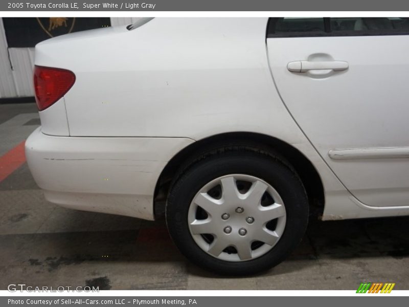 Super White / Light Gray 2005 Toyota Corolla LE