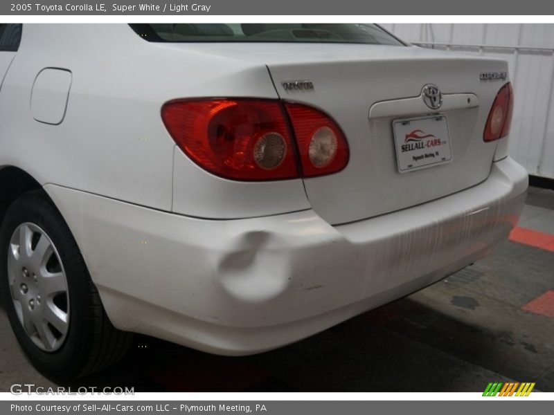 Super White / Light Gray 2005 Toyota Corolla LE