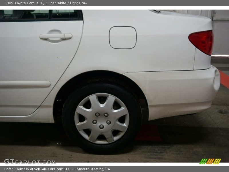 Super White / Light Gray 2005 Toyota Corolla LE