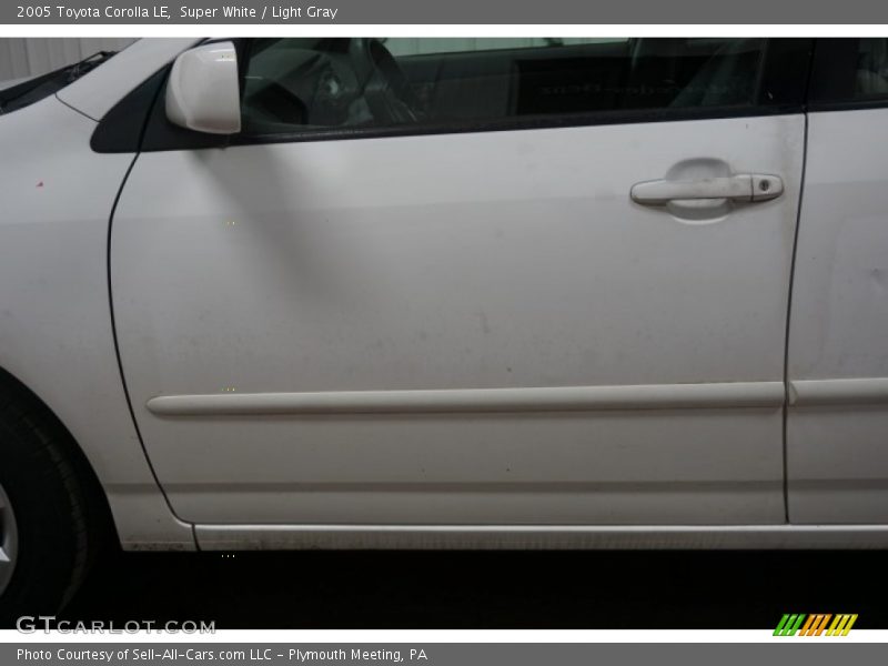 Super White / Light Gray 2005 Toyota Corolla LE