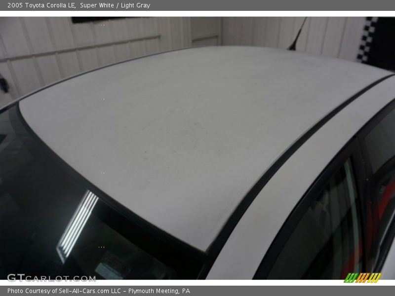 Super White / Light Gray 2005 Toyota Corolla LE
