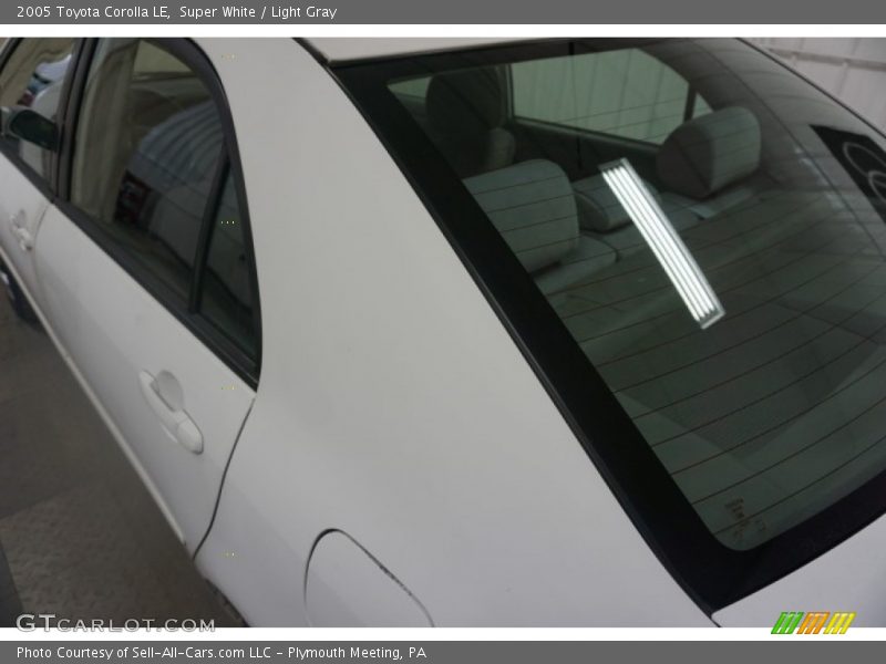 Super White / Light Gray 2005 Toyota Corolla LE