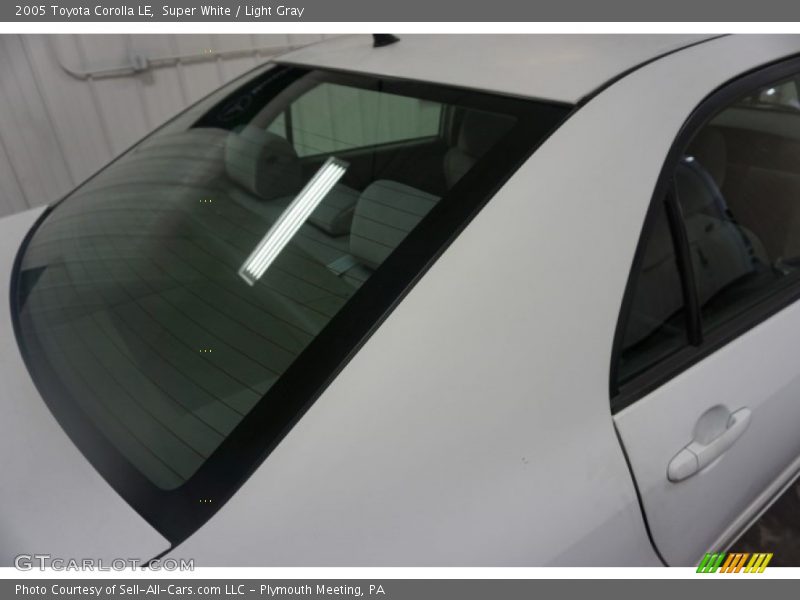 Super White / Light Gray 2005 Toyota Corolla LE