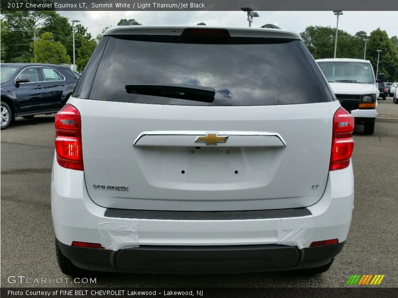Summit White / Light Titanium/Jet Black 2017 Chevrolet Equinox LT