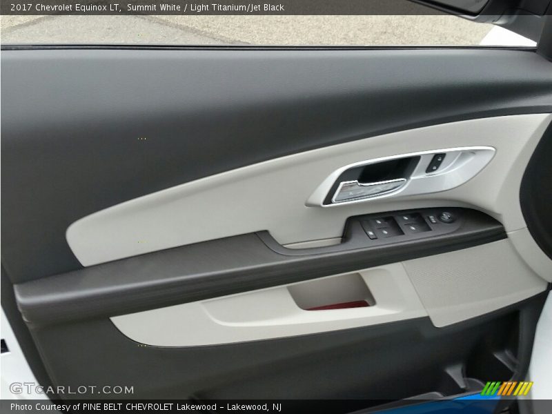 Summit White / Light Titanium/Jet Black 2017 Chevrolet Equinox LT