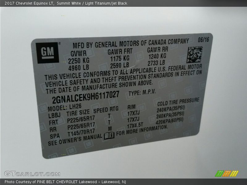 Summit White / Light Titanium/Jet Black 2017 Chevrolet Equinox LT