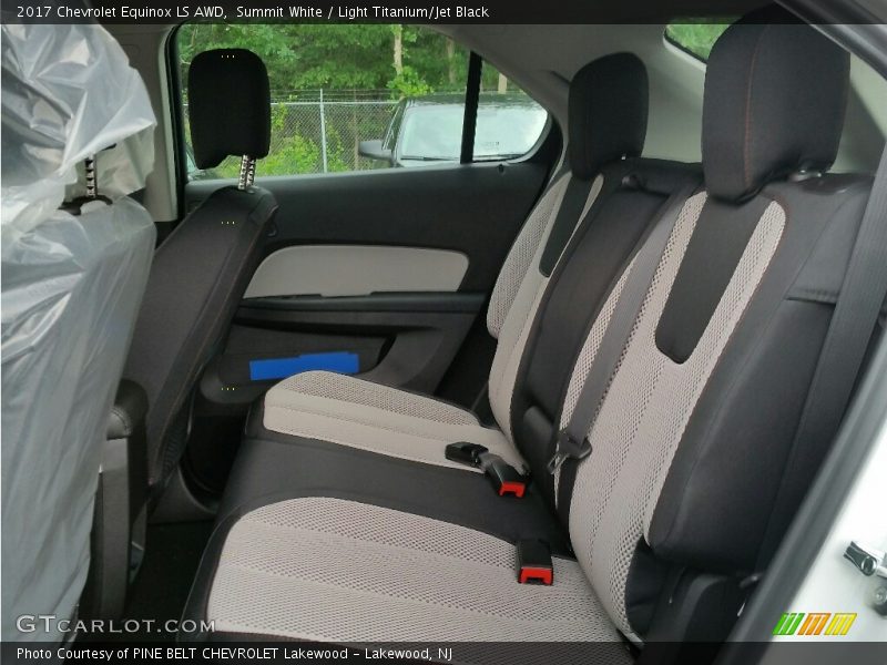 Summit White / Light Titanium/Jet Black 2017 Chevrolet Equinox LS AWD