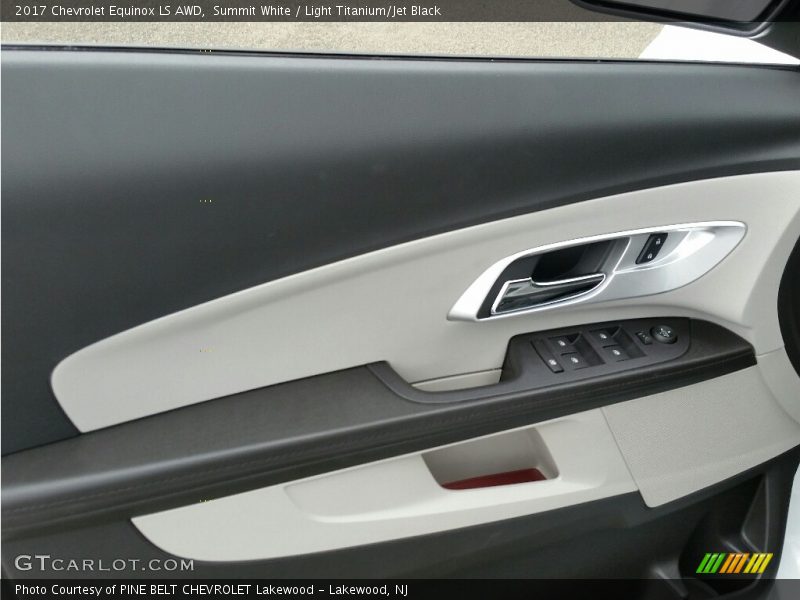 Summit White / Light Titanium/Jet Black 2017 Chevrolet Equinox LS AWD