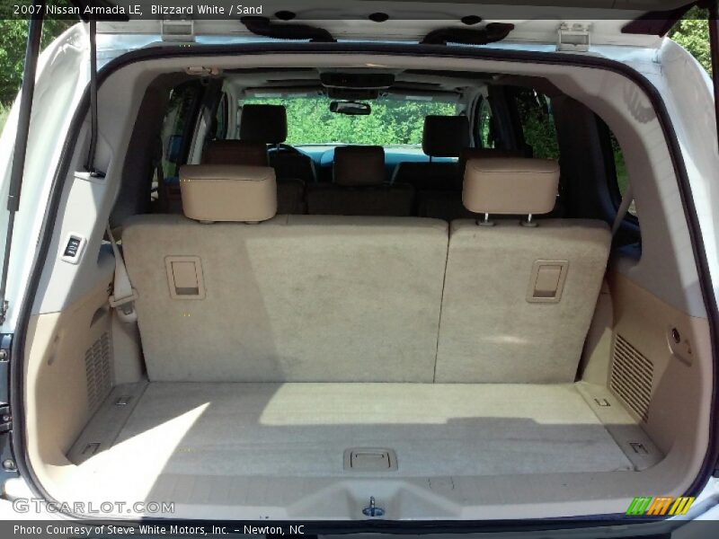Blizzard White / Sand 2007 Nissan Armada LE