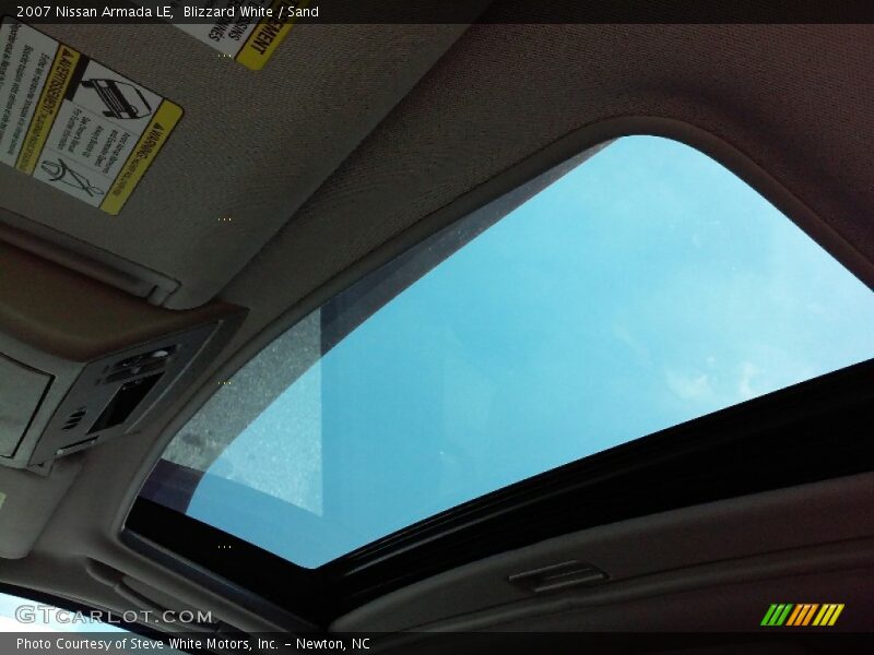 Blizzard White / Sand 2007 Nissan Armada LE