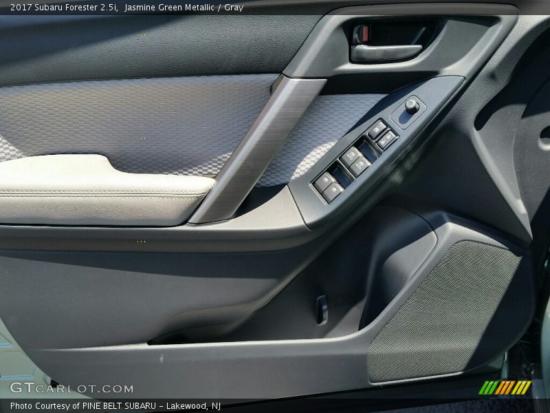 Jasmine Green Metallic / Gray 2017 Subaru Forester 2.5i