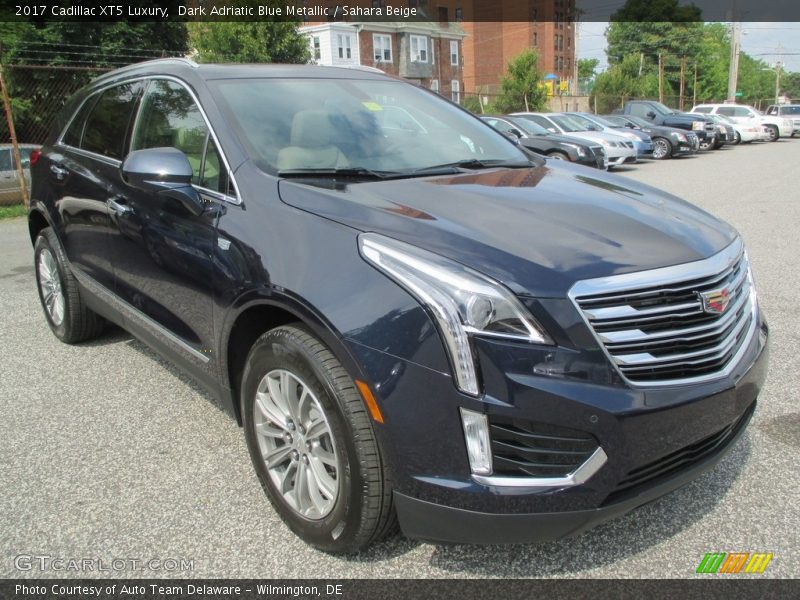 Front 3/4 View of 2017 XT5 Luxury
