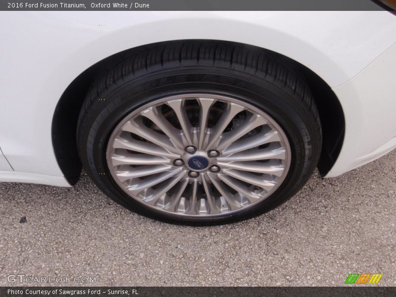 Oxford White / Dune 2016 Ford Fusion Titanium