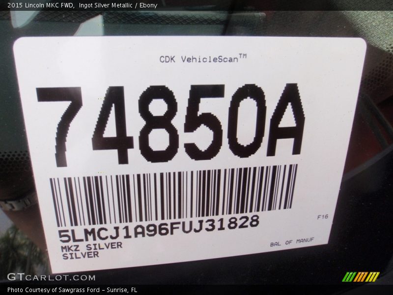 Ingot Silver Metallic / Ebony 2015 Lincoln MKC FWD