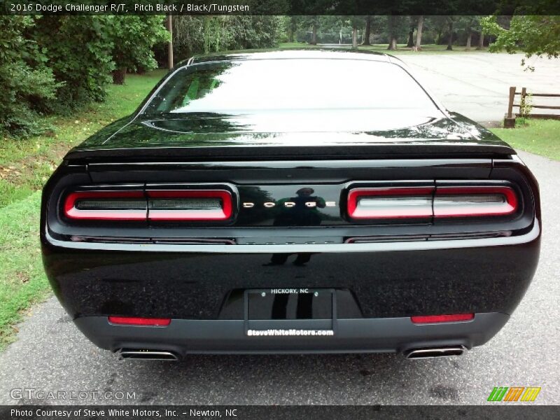 Pitch Black / Black/Tungsten 2016 Dodge Challenger R/T