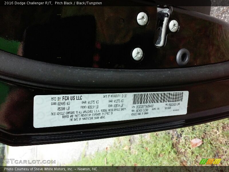 Pitch Black / Black/Tungsten 2016 Dodge Challenger R/T
