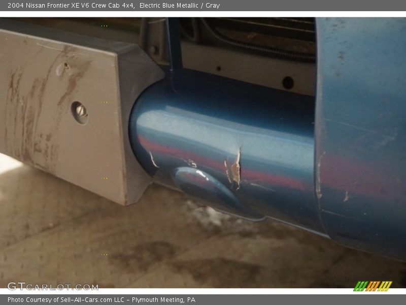 Electric Blue Metallic / Gray 2004 Nissan Frontier XE V6 Crew Cab 4x4