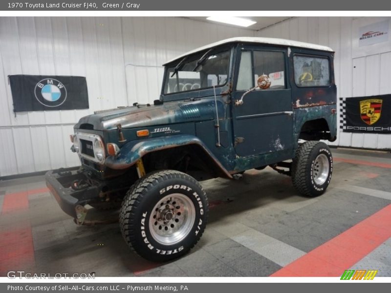 Front 3/4 View of 1970 Land Cruiser FJ40