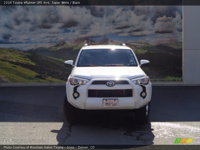 Super White / Black 2016 Toyota 4Runner SR5 4x4