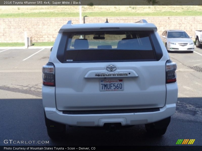 Super White / Black 2016 Toyota 4Runner SR5 4x4
