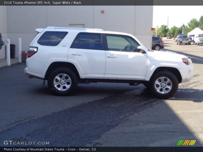 Super White / Black 2016 Toyota 4Runner SR5 4x4