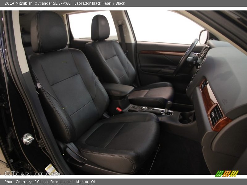 Labrador Black Pearl / Black 2014 Mitsubishi Outlander SE S-AWC