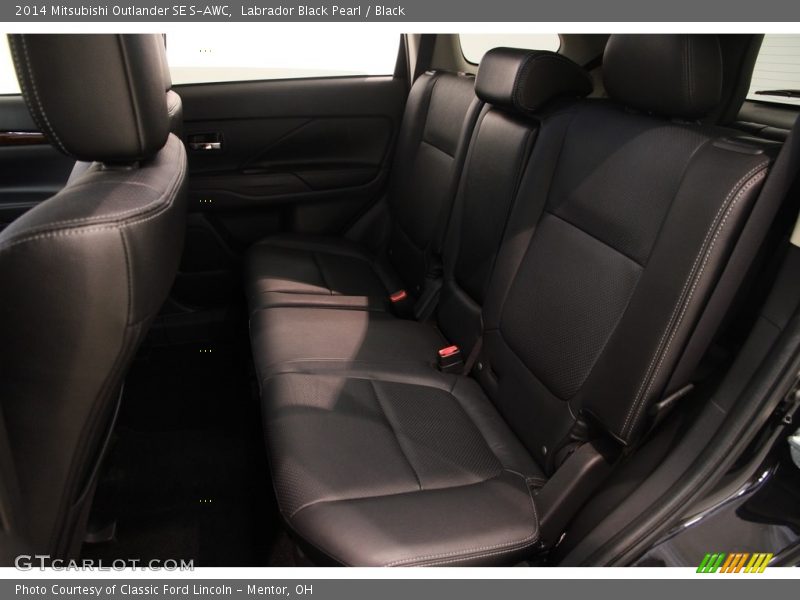 Labrador Black Pearl / Black 2014 Mitsubishi Outlander SE S-AWC