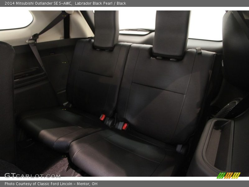 Labrador Black Pearl / Black 2014 Mitsubishi Outlander SE S-AWC