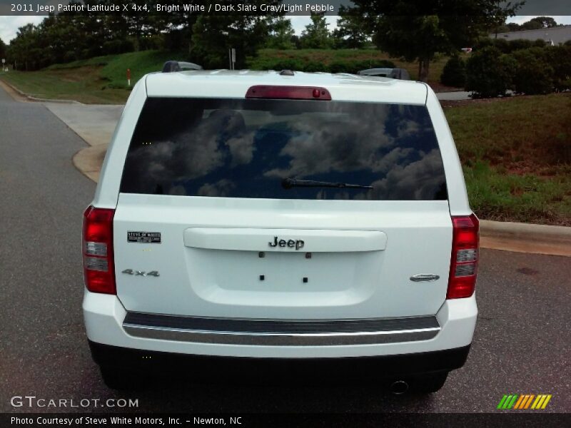 Bright White / Dark Slate Gray/Light Pebble 2011 Jeep Patriot Latitude X 4x4