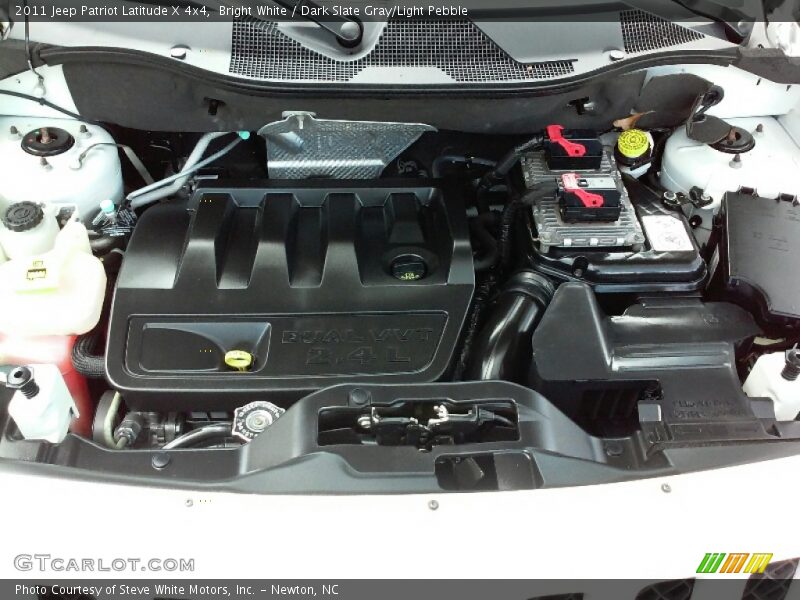 Bright White / Dark Slate Gray/Light Pebble 2011 Jeep Patriot Latitude X 4x4