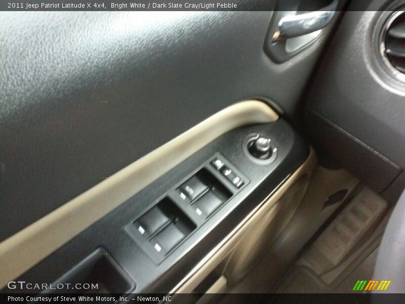 Bright White / Dark Slate Gray/Light Pebble 2011 Jeep Patriot Latitude X 4x4
