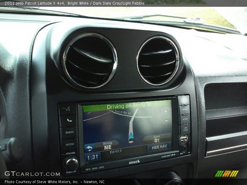 Bright White / Dark Slate Gray/Light Pebble 2011 Jeep Patriot Latitude X 4x4