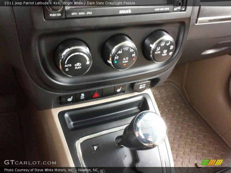 Bright White / Dark Slate Gray/Light Pebble 2011 Jeep Patriot Latitude X 4x4