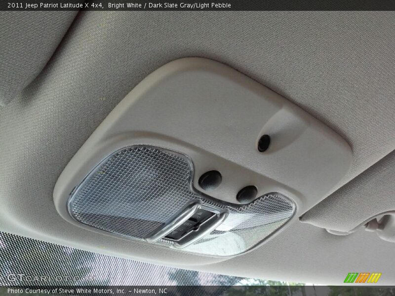 Bright White / Dark Slate Gray/Light Pebble 2011 Jeep Patriot Latitude X 4x4