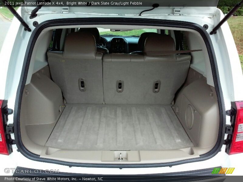Bright White / Dark Slate Gray/Light Pebble 2011 Jeep Patriot Latitude X 4x4